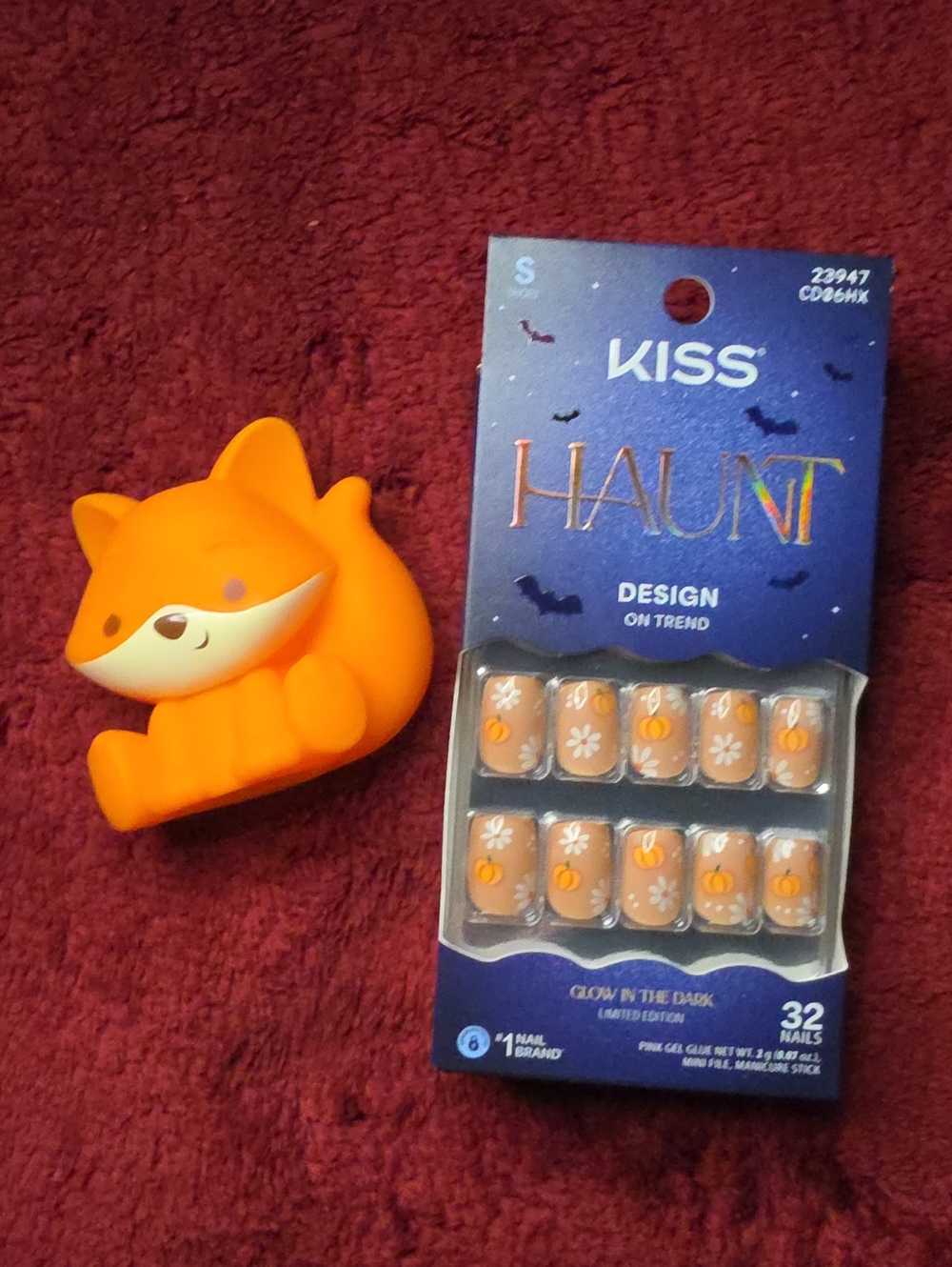 🆕2/$12 KISS Haunt Glow In The Dark Halloween Press-on Nails in Nailed By Night